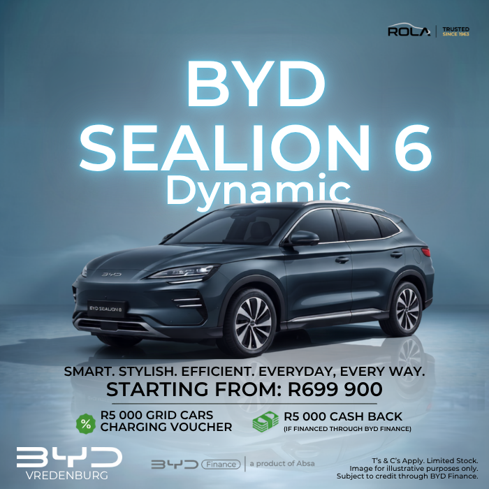 Dark blue BYD SEALION 6 Dynamic plug-in hybrid SUV on a studio background, promoting pricing from R699,900 with a R5,000 GridCars charging voucher and R5,000 cash back through BYD Finance. Available at Rola BYD Vredenburg.